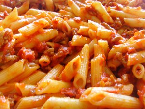 Macarrones con carne y salsa de tomate